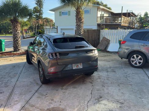 Used 2021 Ford Mustang Mach-E Select w/ Comfort/Technology Package RWD image 4