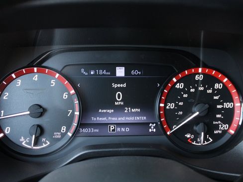 Used 2024 Nissan Titan PRO-4X w/ Pro-4x Convenience Package image 10