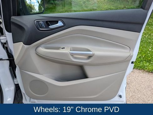 Used 2016 Ford Escape SE w/ SE Chrome Package FWD image 32