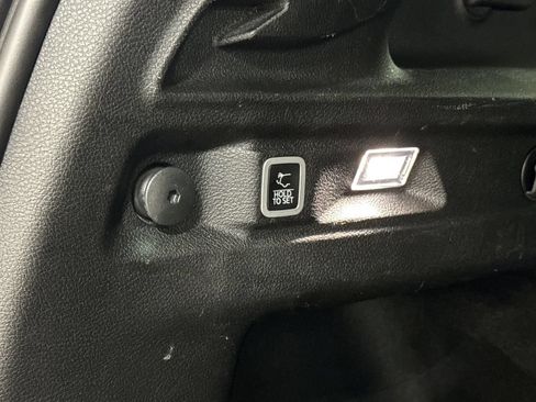 Used 2023 Jeep Grand Cherokee L Limited AWD/4WD image 30
