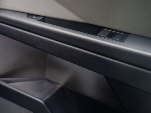 Used 2025 Tesla Cybertruck AWD Crew Cab image 13