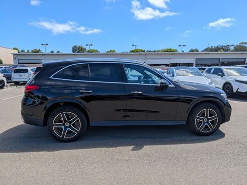 Used 2024 Mercedes-Benz GLC 300 4MATIC image 4