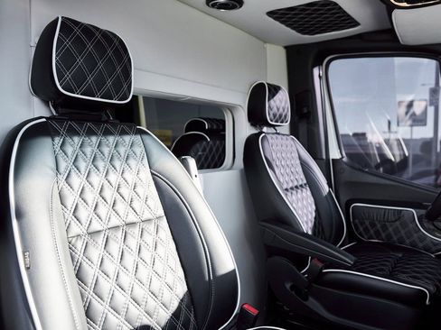 Used 2019 Mercedes-Benz Sprinter 144 image 41