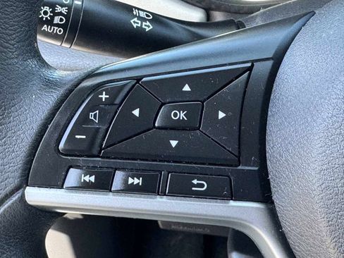Used 2020 Nissan Versa SV FWD image 32