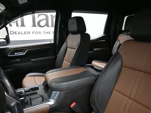 Used 2023 Chevrolet Silverado 1500 High Country w/ Technology Package AWD/4WD image 17