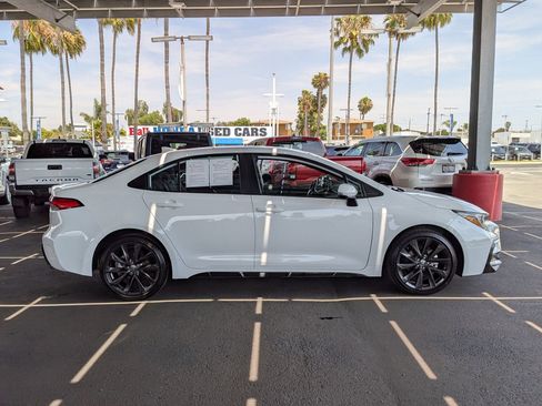 Used 2023 Toyota Corolla SE w/ SE Premium Package FWD image 5