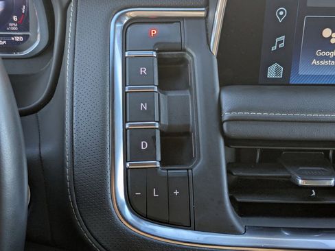 Used 2023 Chevrolet Suburban Premier image 40