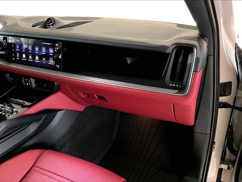New 2026 Porsche Cayenne Coupe AWD/4WD image 22