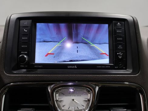 Used 2015 Chrysler Town & Country Touring w/ Driver Convenience Group FWD image 29