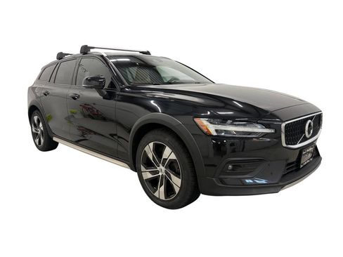 Used 2022 Volvo V60 T5 Cross Country w/ Lounge Package AWD/4WD image 3