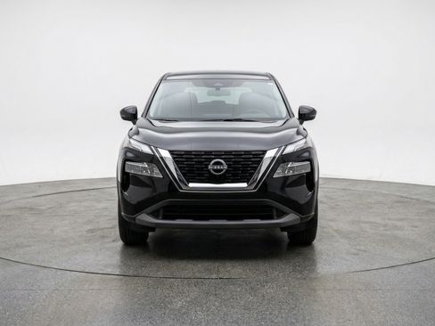 Used 2025 Nissan Rogue SV image 2