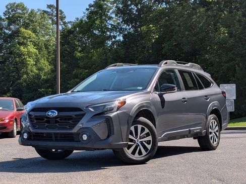 Used 2023 Subaru Outback Premium AWD/4WD image 4