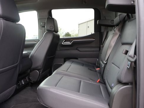 Used 2025 GMC Sierra 1500 SLT image 17