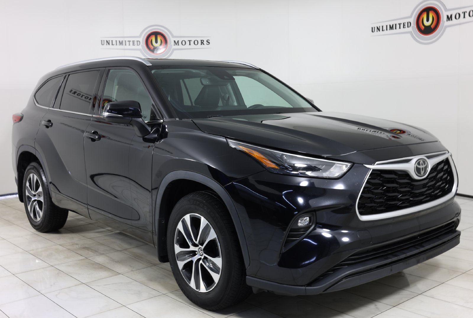 Used 2022 Toyota Highlander XLE AWD/4WD image 34