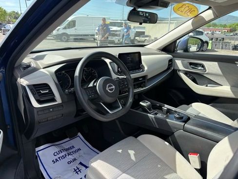 Used 2023 Nissan Rogue SV AWD/4WD image 3