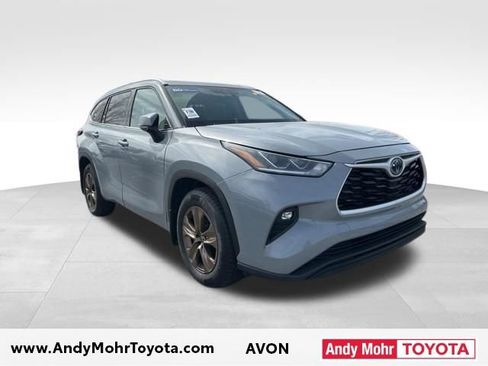 Used 2022 Toyota Highlander Bronze Edition image 1