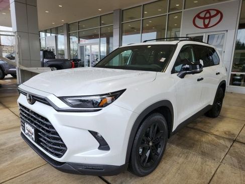 New 2026 Toyota Grand Highlander Nightshade Edition image 6