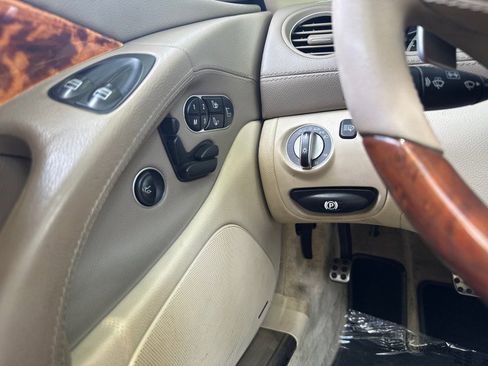 Used 2011 Mercedes-Benz SL 550 image 13