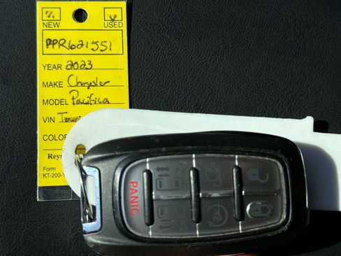 Used 2023 Chrysler Pacifica Touring-L FWD image 38