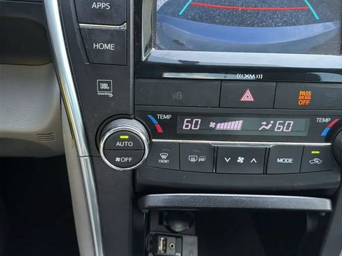 Used 2017 Toyota Camry XLE FWD image 37
