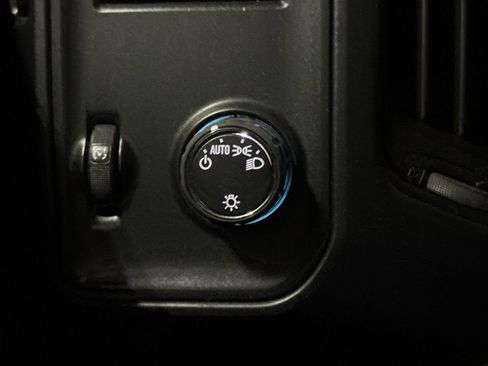 Used 2018 Chevrolet Silverado 1500 W/T w/ WT Convenience Package AWD/4WD image 18
