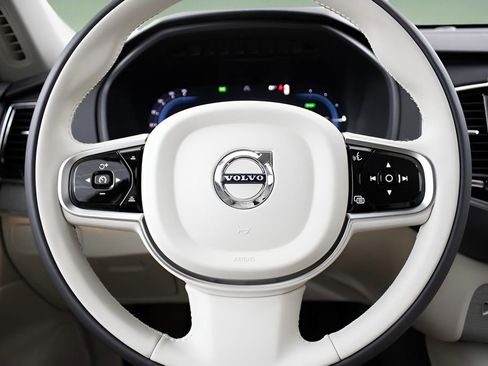 New 2025 Volvo XC90 T8 Plus w/ Protection Package Premier image 17