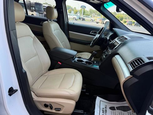 Used 2016 Ford Explorer XLT w/ Equipment Group 202A FWD image 15