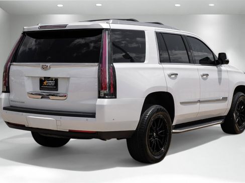 Used 2020 Cadillac Escalade Premium Luxury image 7