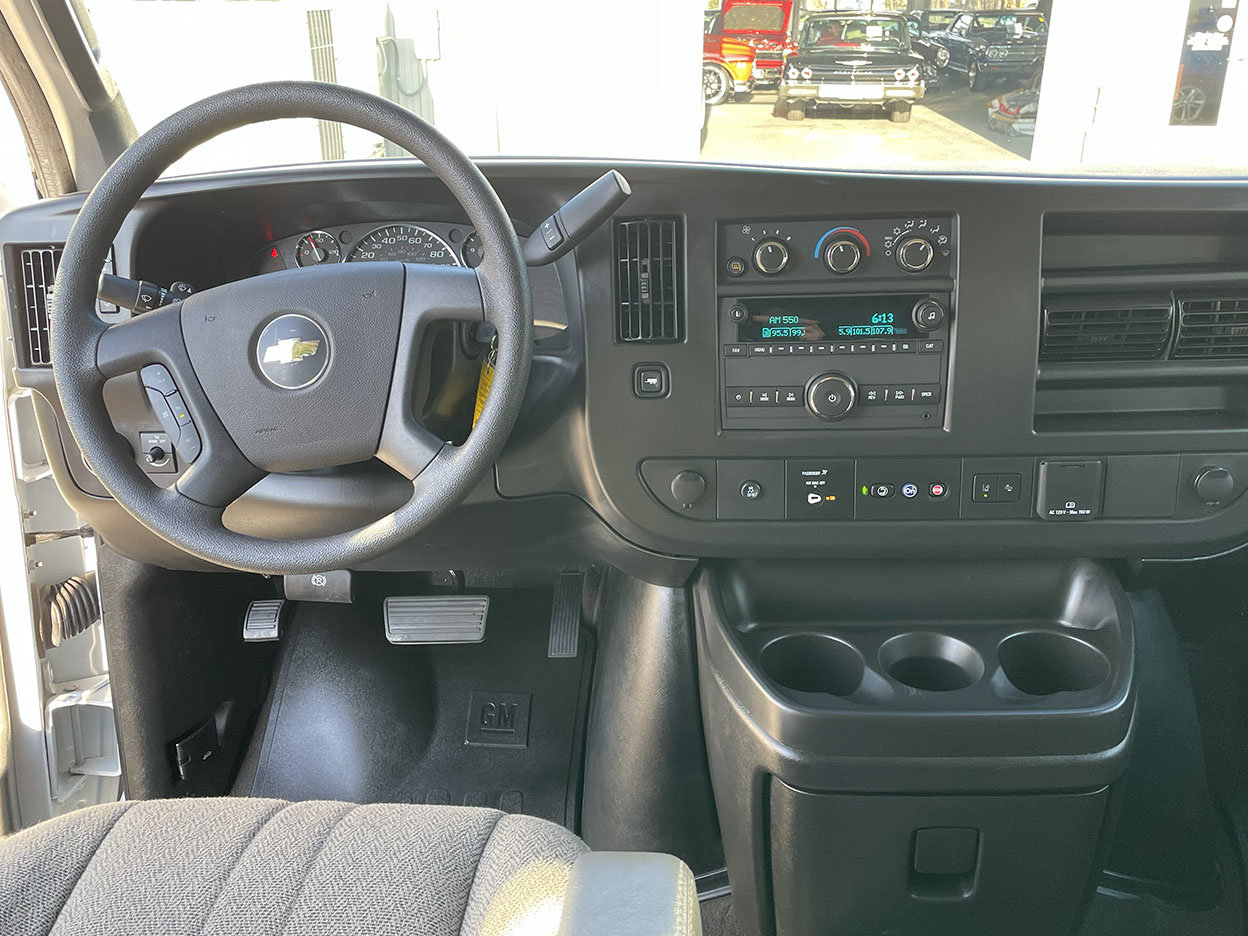 Used 2025 Chevrolet Express 3500 LT w/ LT Preferred Equipment Group RWD image 31
