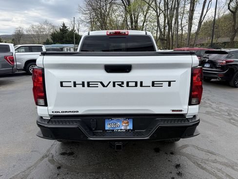 Used 2024 Chevrolet Colorado Trail Boss w/ Technology Package image 9