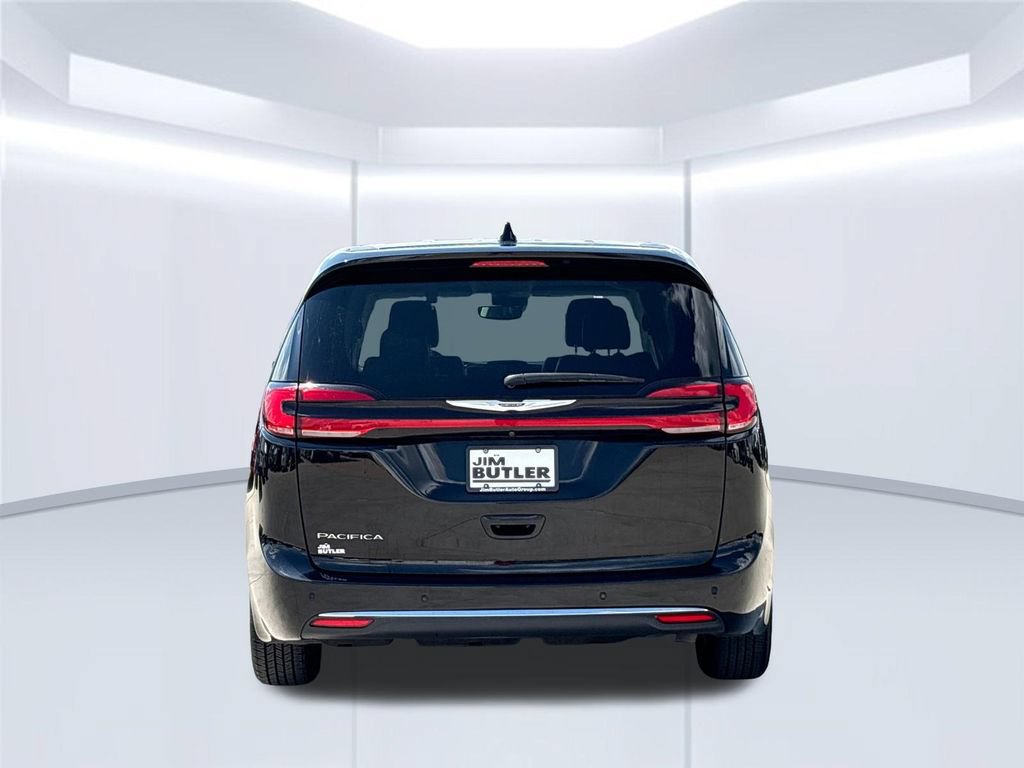 Used 2024 Chrysler Pacifica Touring-L FWD image 7