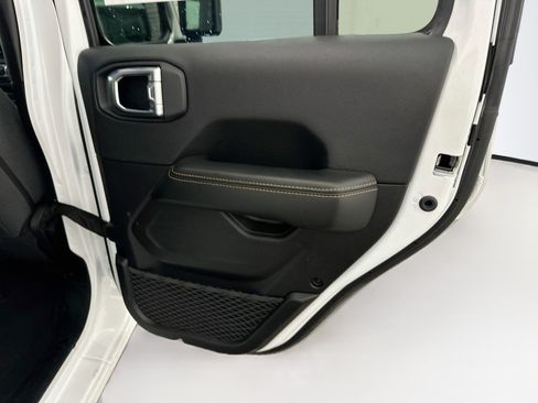Used 2025 Jeep Wrangler Unlimited Sahara AWD/4WD image 30