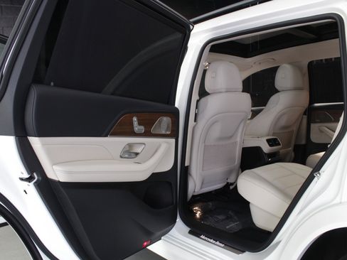 Used 2022 Mercedes-Benz GLS 450 4MATIC image 40