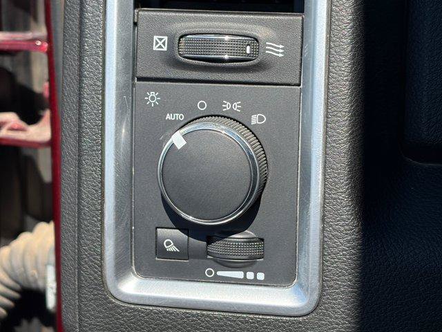 Used 2024 RAM 1500 Classic SLT AWD/4WD image 18