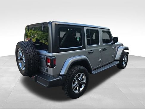 Used 2018 Jeep Wrangler Unlimited Sahara AWD/4WD image 5