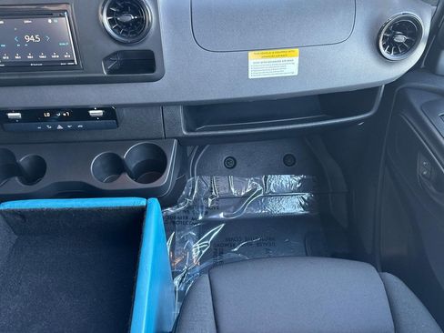 Used 2025 Mercedes-Benz Sprinter 2500 image 27