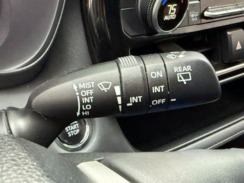 Used 2023 Toyota Highlander L image 29