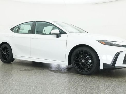 Used 2026 Toyota Camry SE FWD image 43