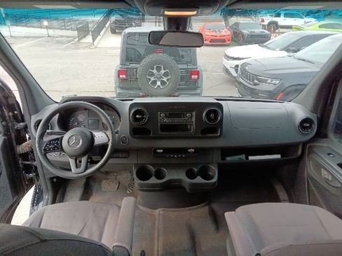 Used 2019 Mercedes-Benz Sprinter 2500 image 16