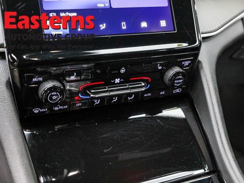 Used 2023 Jeep Grand Cherokee L Laredo image 21