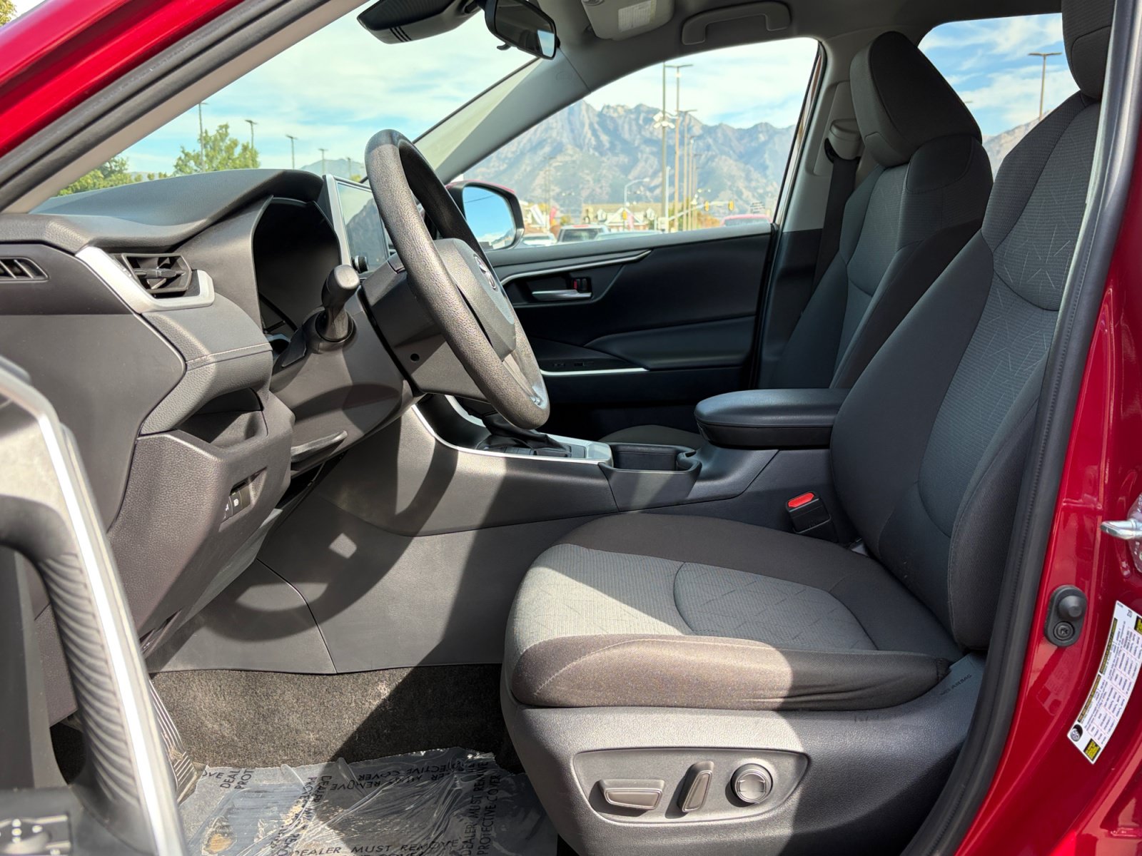 Used 2025 Toyota RAV4 XLE AWD/4WD image 11