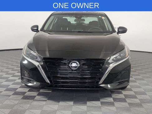 Used 2025 Nissan Altima 2.5 SV FWD image 3