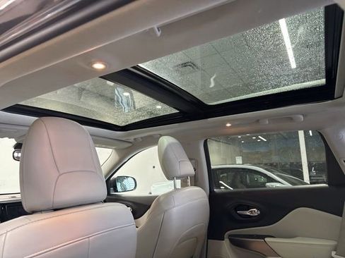 Used 2019 Jeep Cherokee Limited image 41