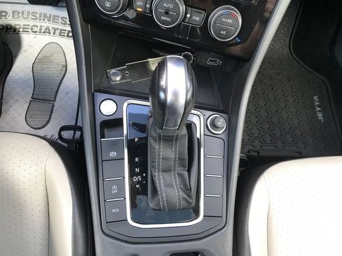 Used 2019 Volkswagen Jetta R-Line w/ R-Line Cold Weather Package FWD image 21
