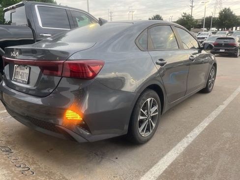 Used 2024 Kia Forte LXS FWD image 3