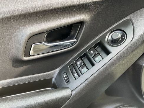 Used 2020 Chevrolet Trax LT image 17