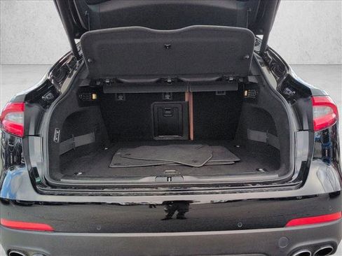 Used 2018 Maserati Levante image 6