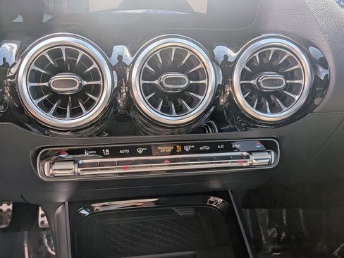 Used 2025 Mercedes-Benz GLA 250 4MATIC image 21