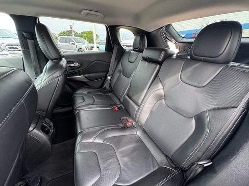 Used 2020 Jeep Cherokee Limited FWD image 22