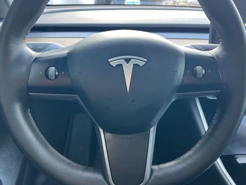 Used 2021 Tesla Model Y Standard Range image 28